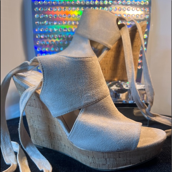 GUESS size 8 cream suede tie up wedge heel - Picture 2 of 5